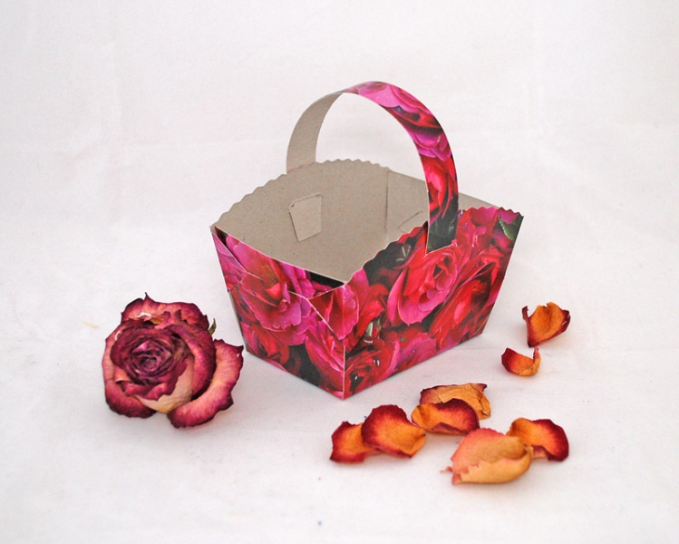 Košíček na svatební koláčky Rudé růže